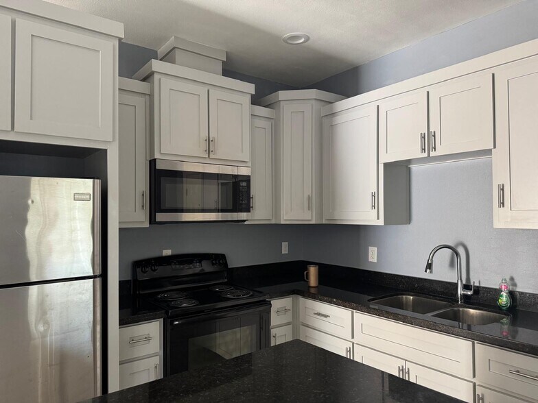 Building Photo - 2117 Taxco Ct