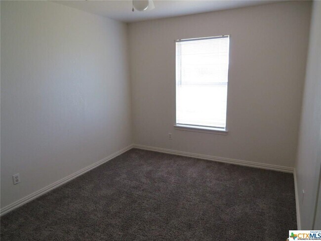 Building Photo - 1602 Benttree Dr