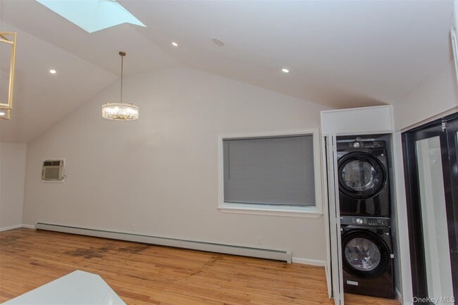 Building Photo - 712 Barnes Ave