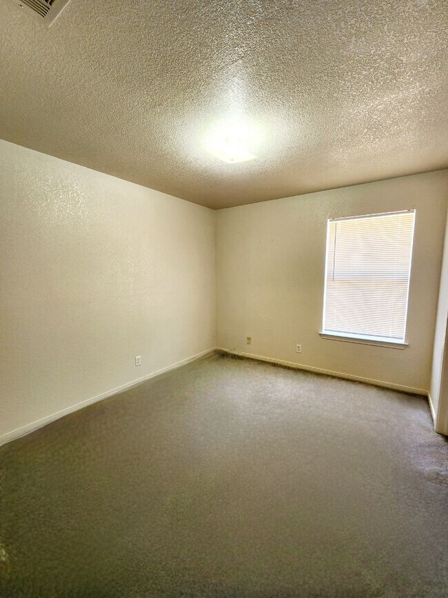 Building Photo - 203 Lydia Dr