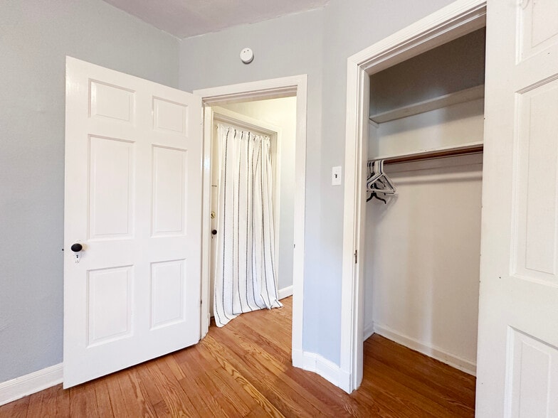 Building Photo - 5816 Mardel Ave