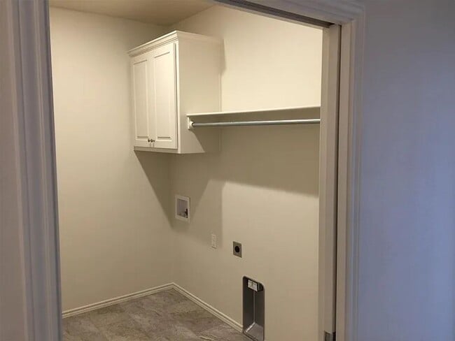 Building Photo - 9603 Iola Ave