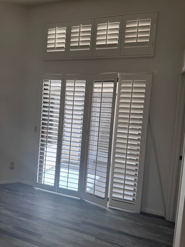 Building Photo - Woodhaven CC - Unfurnished 3br - Long Term