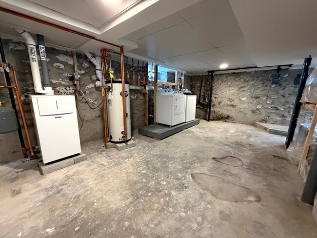 Building Photo - 67 Jewett St