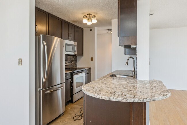 Building Photo - 1122 N Clark St