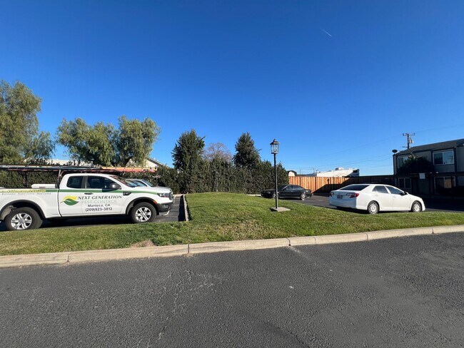 Building Photo - Two-bedroom upstairs apartment in Riverbank!