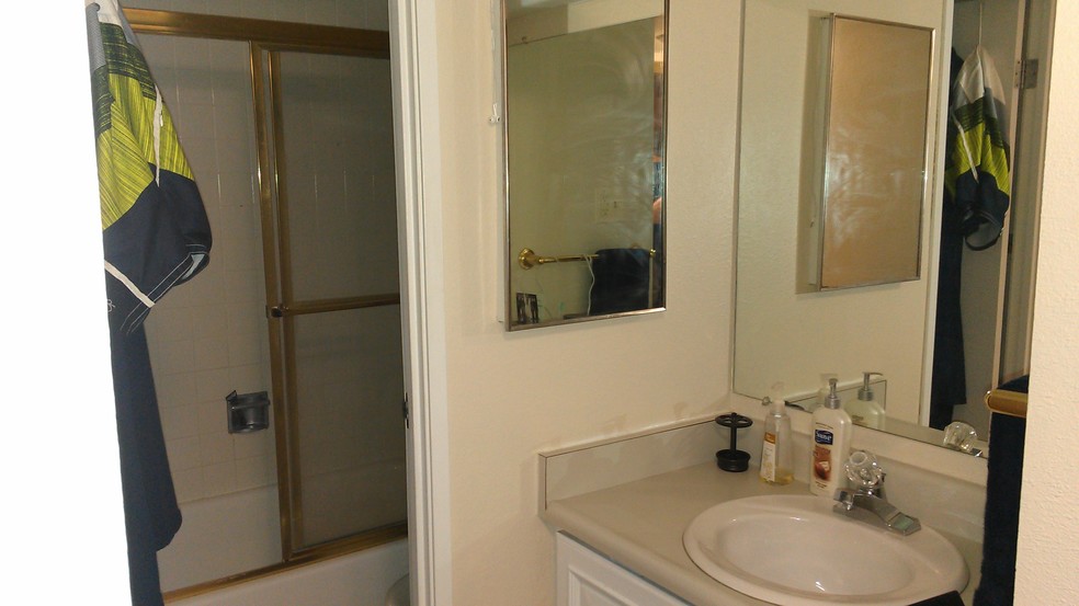 1st Bedroom Private Bath - 777 N Washington St