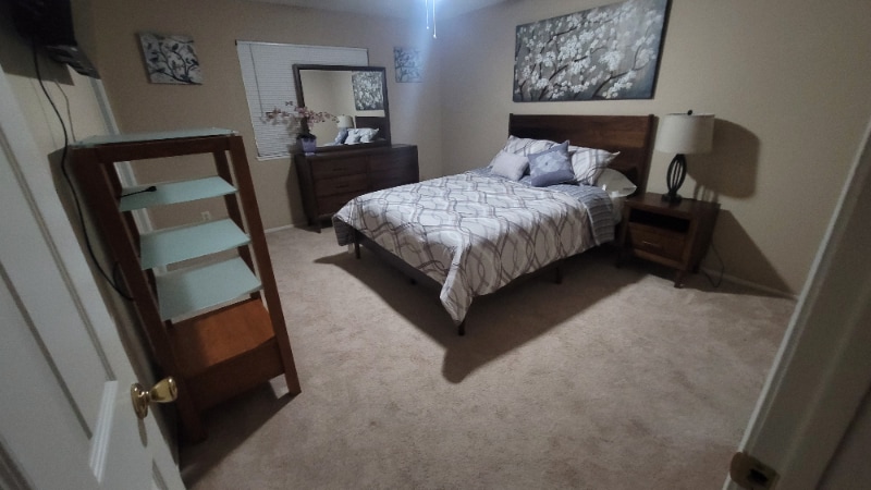 Building Photo - 5576 W Rochelle Ave.