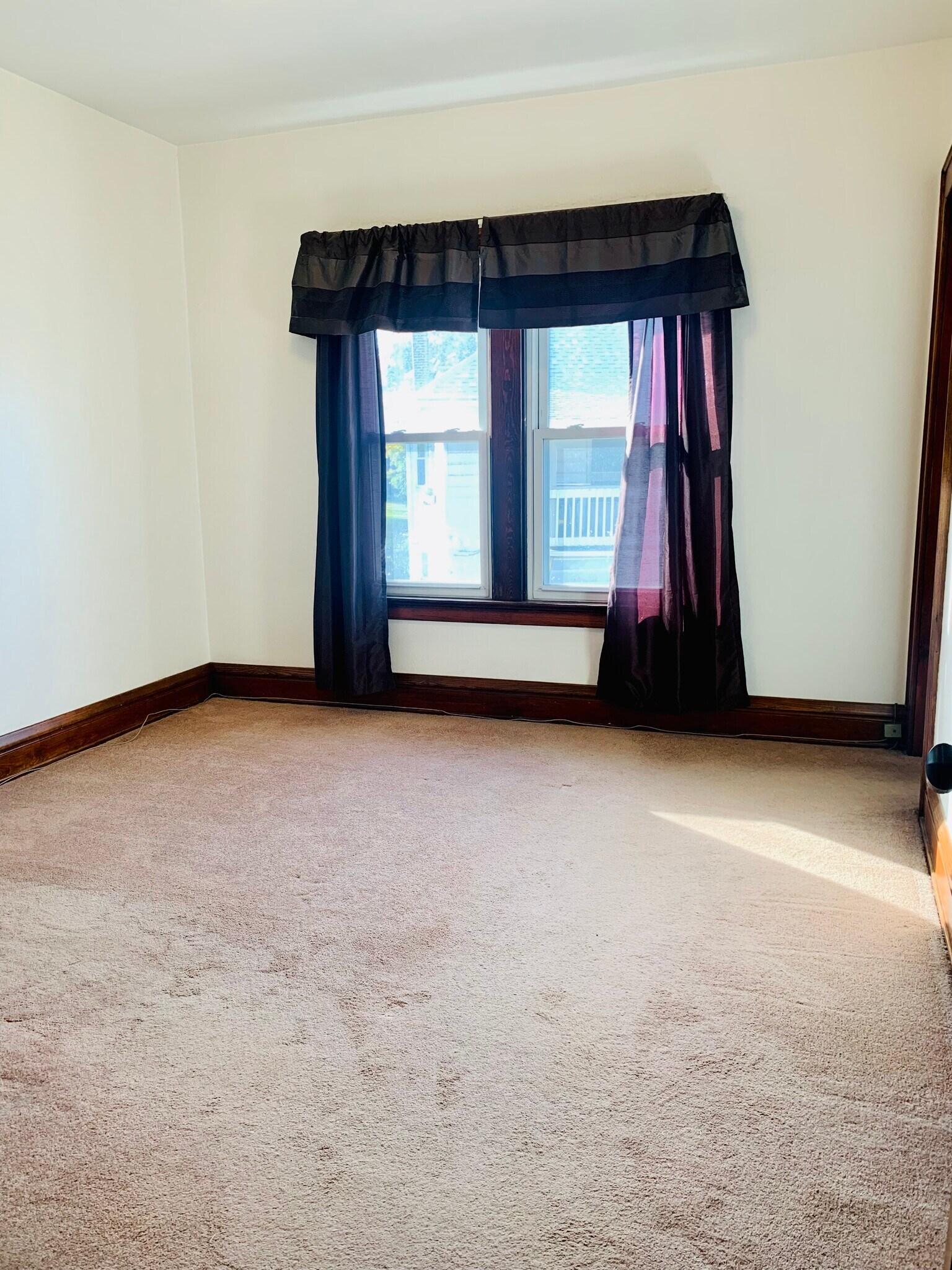 Bed 1 - 111 Amherst Dr