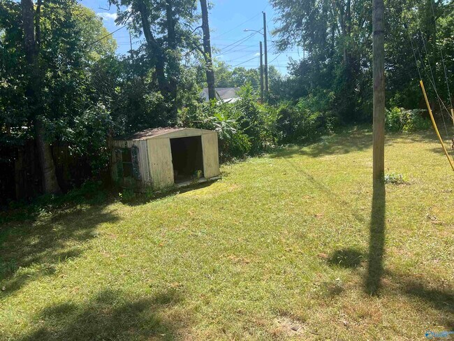 Building Photo - 807 Fairway Dr NW