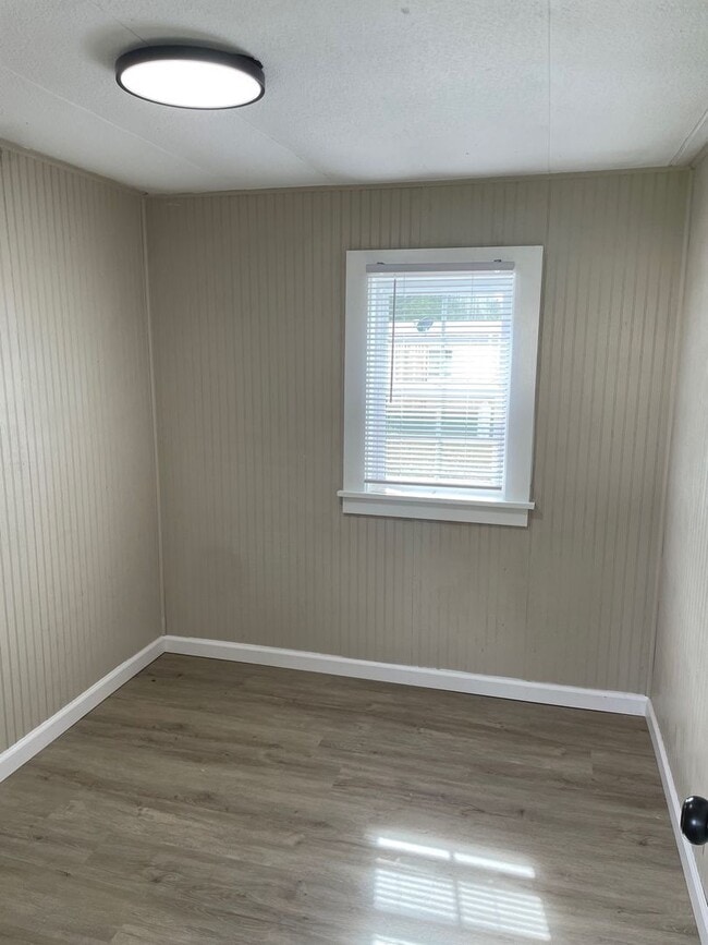 Building Photo - 2 BED 1 BATH LOCATED IN EAGLE SPRINGS