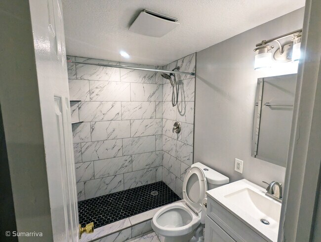 bathroom 2 - 6541 S Begonia Dr