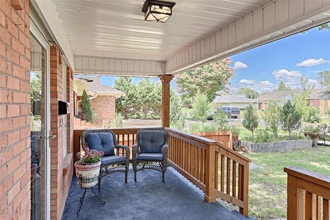 Building Photo - 3042 Newcastle Dr