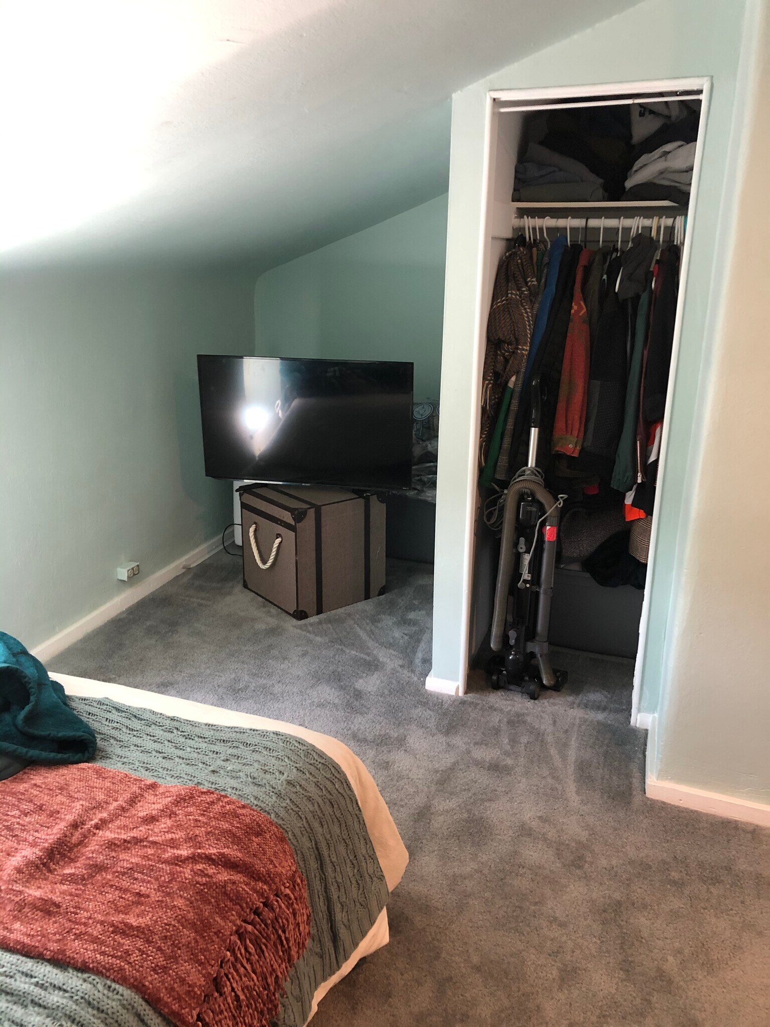 Bedroom 2 - 4346 Cresson St