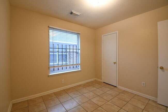 Building Photo - 8611 Texas Acorn Ave