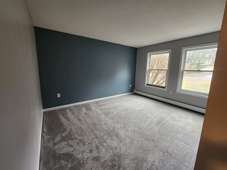 Building Photo - 205 Forest Dr