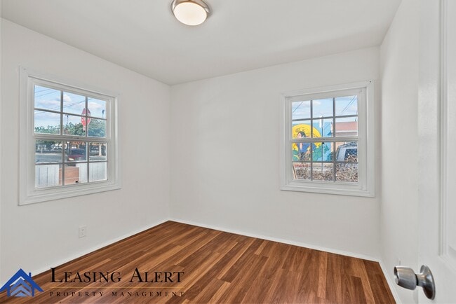 Building Photo - 700 S Kalisher St