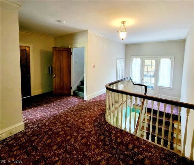 Building Photo - 6 BEDROOM IN CLEVELAND HEIGHTS FOR RENT - ...