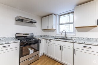 Building Photo - Fully Renovated 3-Bedroom Apartment – Seco...