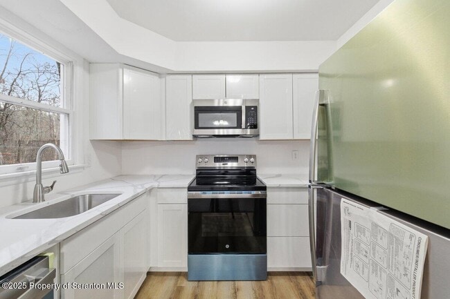 Building Photo - 1273 Chateau Dr