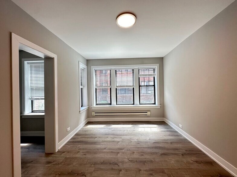 Building Photo - 4211 N Wolcott Ave