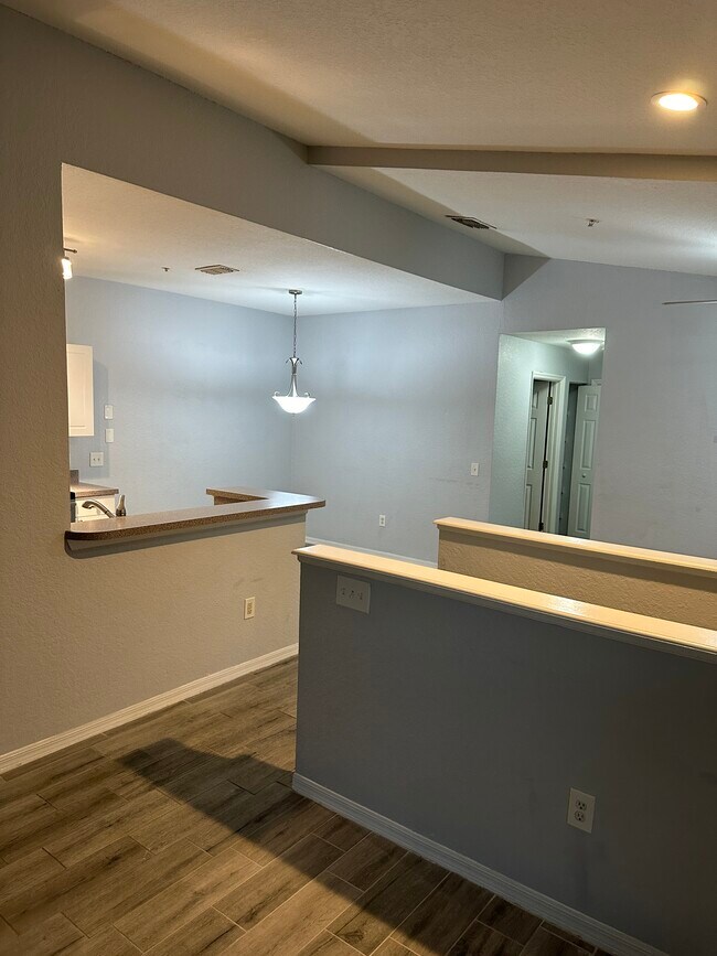 Building Photo - 875 Grand Regency Pointe