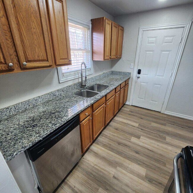 Building Photo - Newly Remodeled Home in The Village