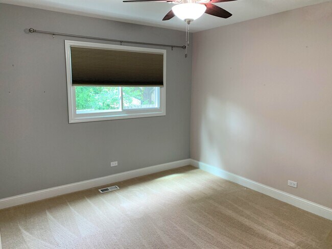 Building Photo - 30W181 Country Lakes Dr