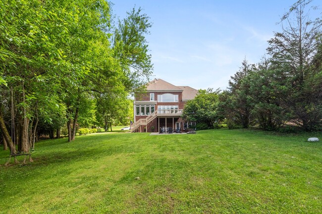 Building Photo - Luxury Furnished Home