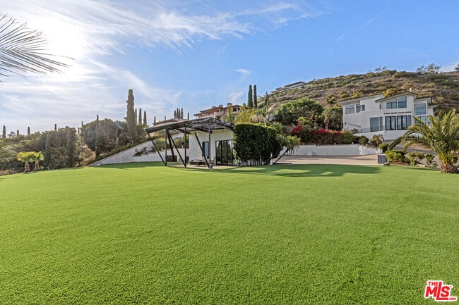 Building Photo - 6380 Meadows Ct