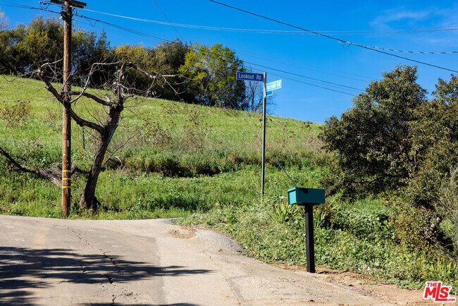 Building Photo - 26349 Fairside Rd