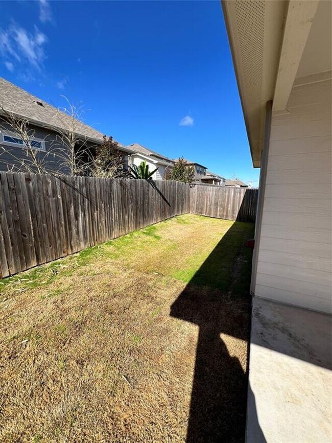 Building Photo - Del Valle Sundance Crossing / 4 bedrooms, ...