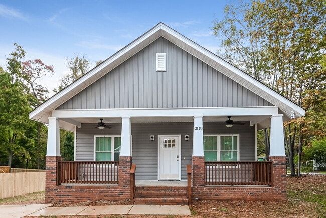 Building Photo - 2118 Ravendale St