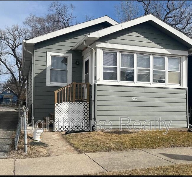 Primary Photo - 6247 Monroe Ave