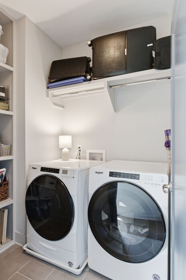 Building Photo - 1608 16th Ave N