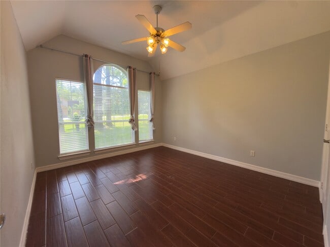 Building Photo - 1800 Carriage Run W