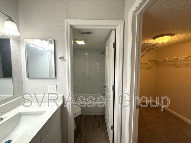 Building Photo - 100 Fairway