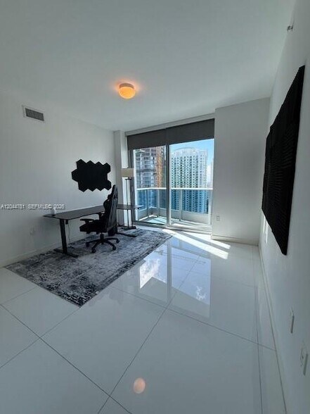 Building Photo - 200 Biscayne Boulevard Way