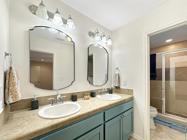 Building Photo - 5714 Montevista Dr