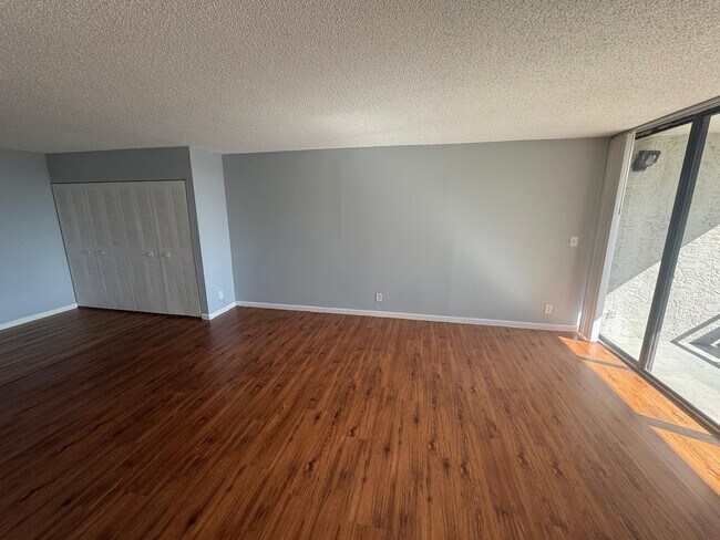 Building Photo - 4222 Inverrary Blvd