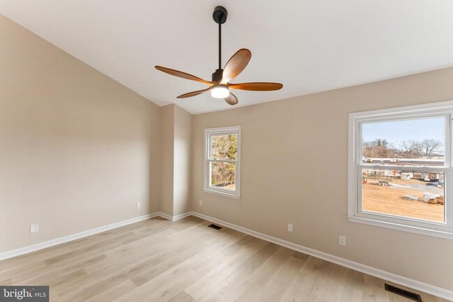 Building Photo - 8213 Roxbury Dr