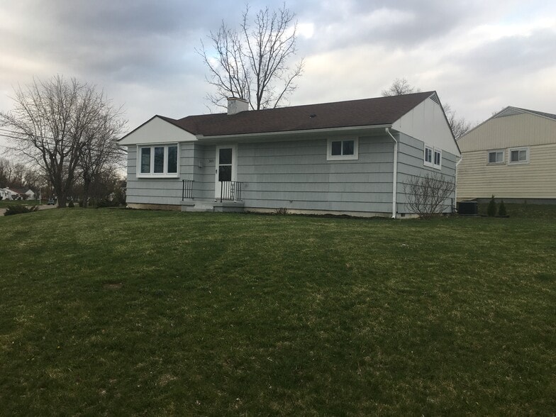 Building Photo - 2451 Danz Ave