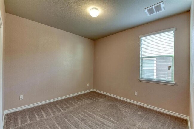 Building Photo - 173 Flexus Ln