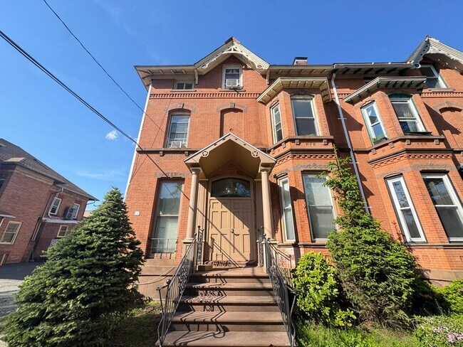Building Photo - 59 Trumbull St