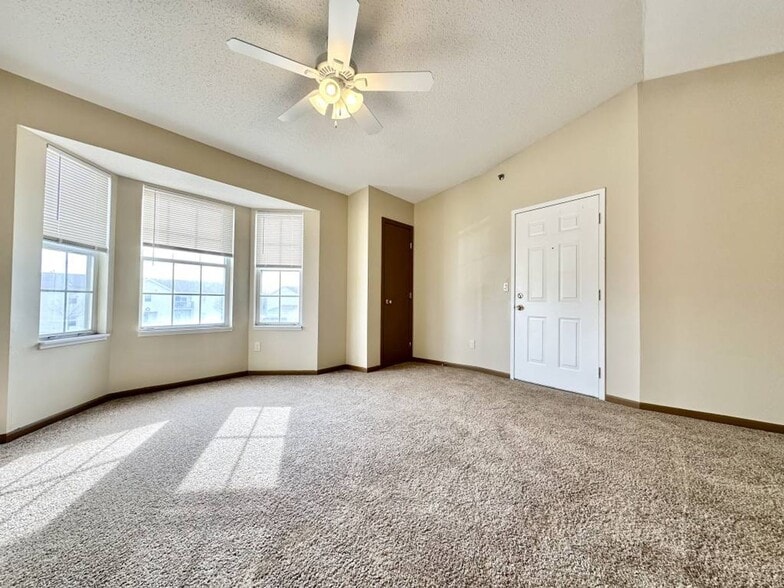 Interior Photo - Briarwood II
