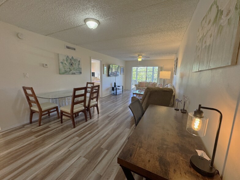 Building Photo - 12760 Indian Rocks Rd