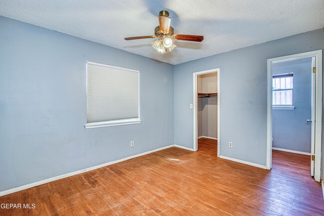 Building Photo - 1005 Southwestern Dr