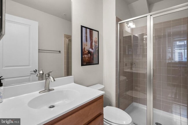 Building Photo - 711 McKenzie Ave