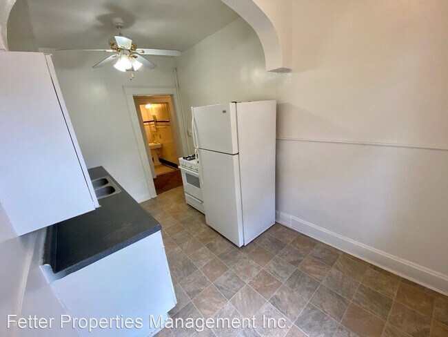 Building Photo - 410 SE 2nd St