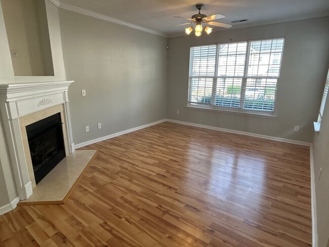 Building Photo - 2 Bed | 2.5 Bath End Unit Townhome in Rale...